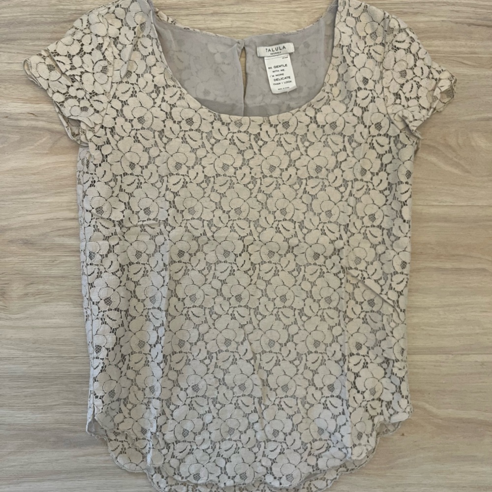 Aritzia Talula Vintage T eye lit T shirt